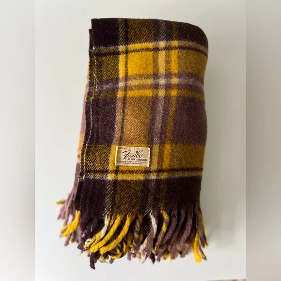 LK New Vintage Wool Stadium Game Day Throw Blanket 50x50 Faribo MN Maroon Gold - Picture 3 of 13